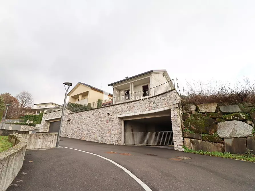 Immagine 5 di Villa in vendita  a Oggiono