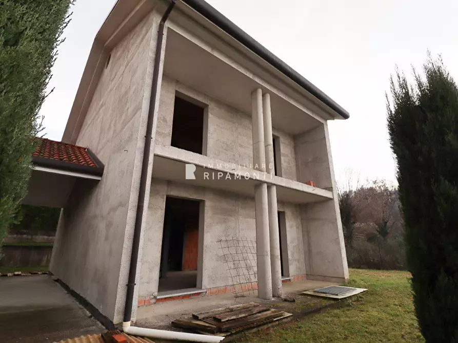 Immagine 1 di Villa in vendita  a Oggiono
