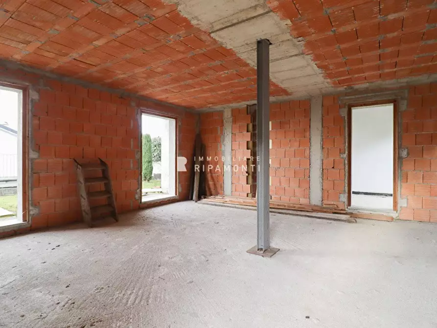 Immagine 7 di Villa in vendita  a Oggiono
