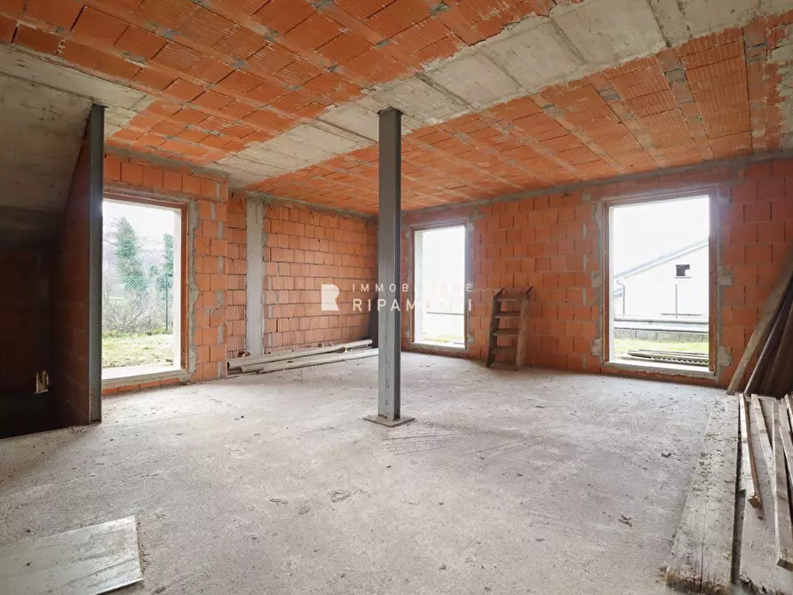 Immagine 10 di Villa in vendita  a Oggiono