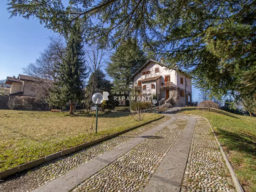 Immagine 1 di Villa in vendita  14 a Cremeno