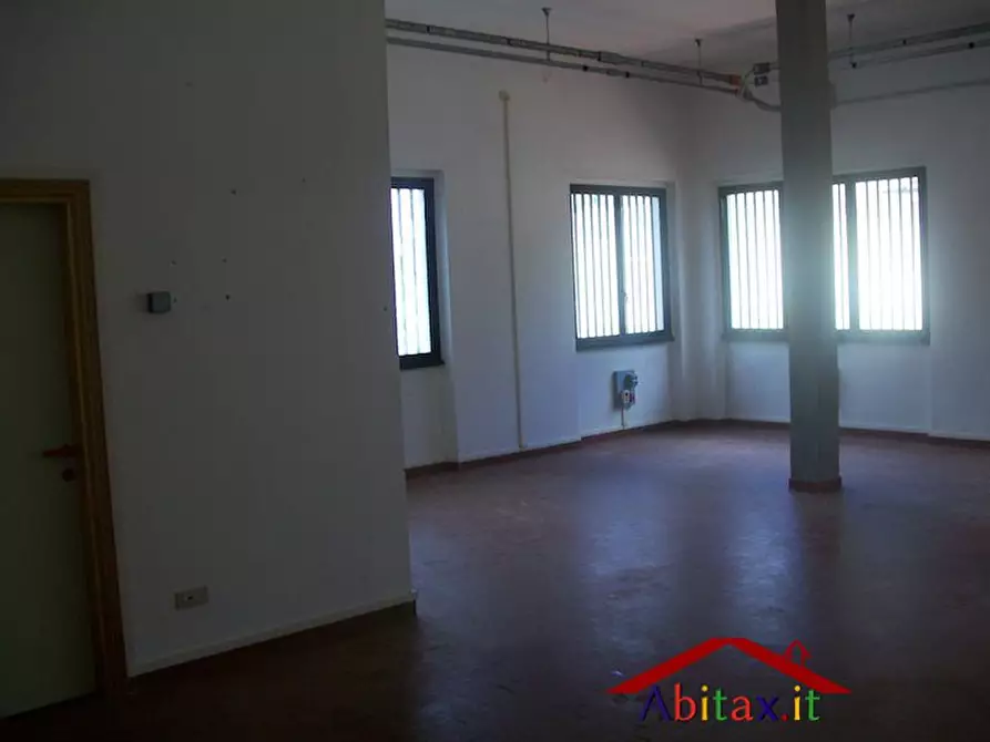 Immagine 8 di Negozio in vendita  1 a Cavriglia