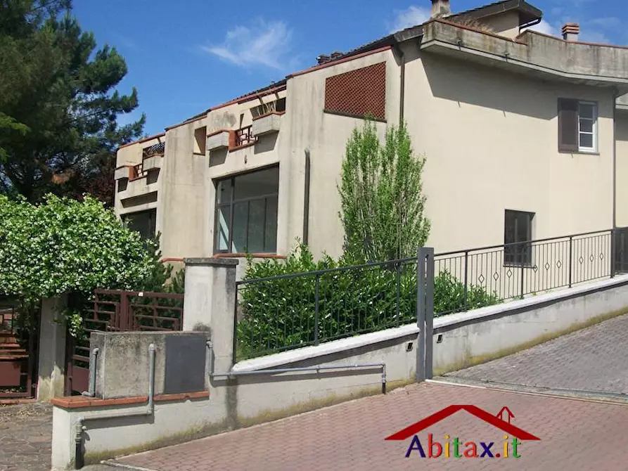 Immagine 2 di Negozio in vendita  1 a Cavriglia