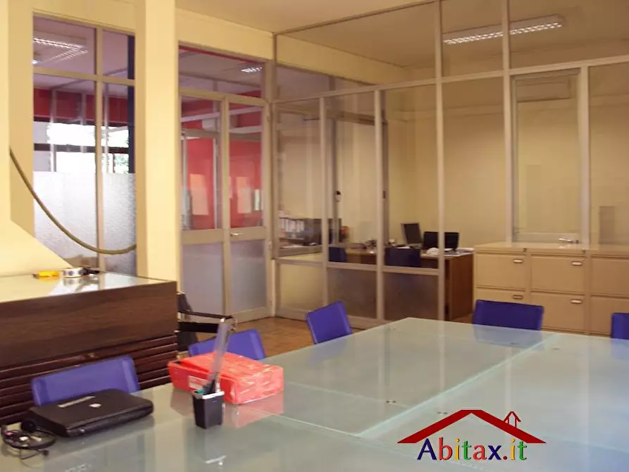 Immagine 3 di Negozio in vendita  45/ 47 a Arezzo