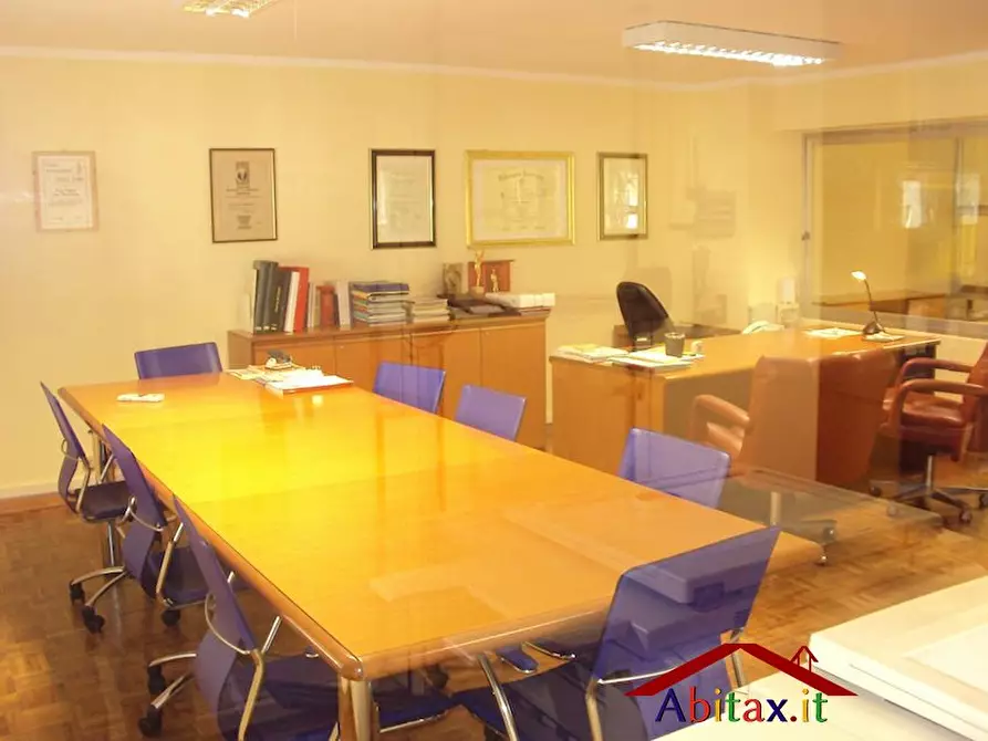 Immagine 10 di Negozio in vendita  45/ 47 a Arezzo