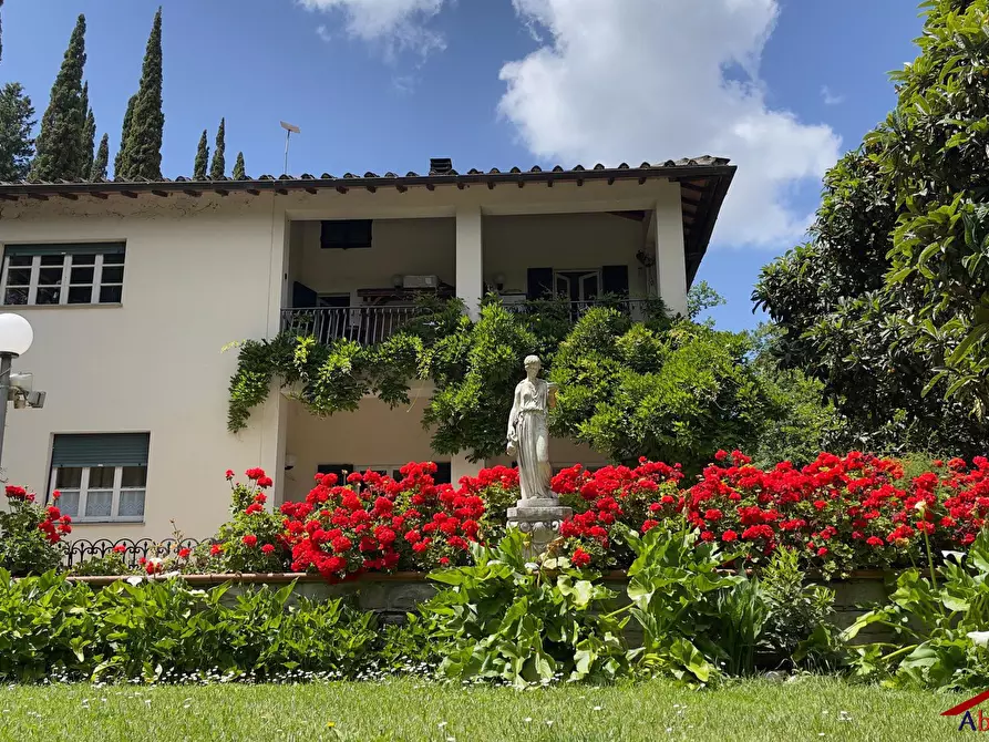 Immagine 5 di Villa in vendita  37 a Arezzo