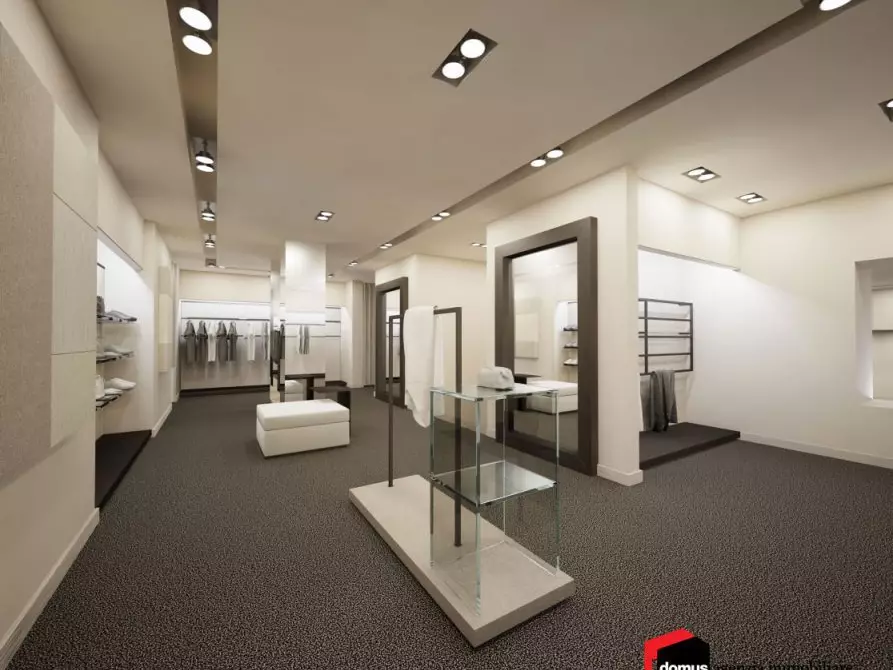 Immagine 1 di Negozio in affitto  a Thiene