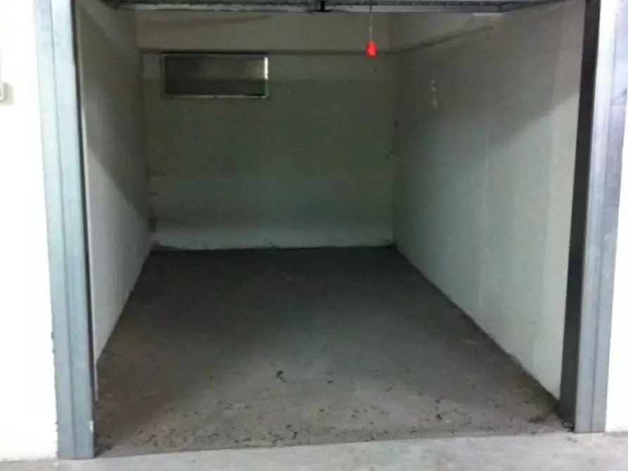 Immagine 1 di Garage in vendita  a Thiene