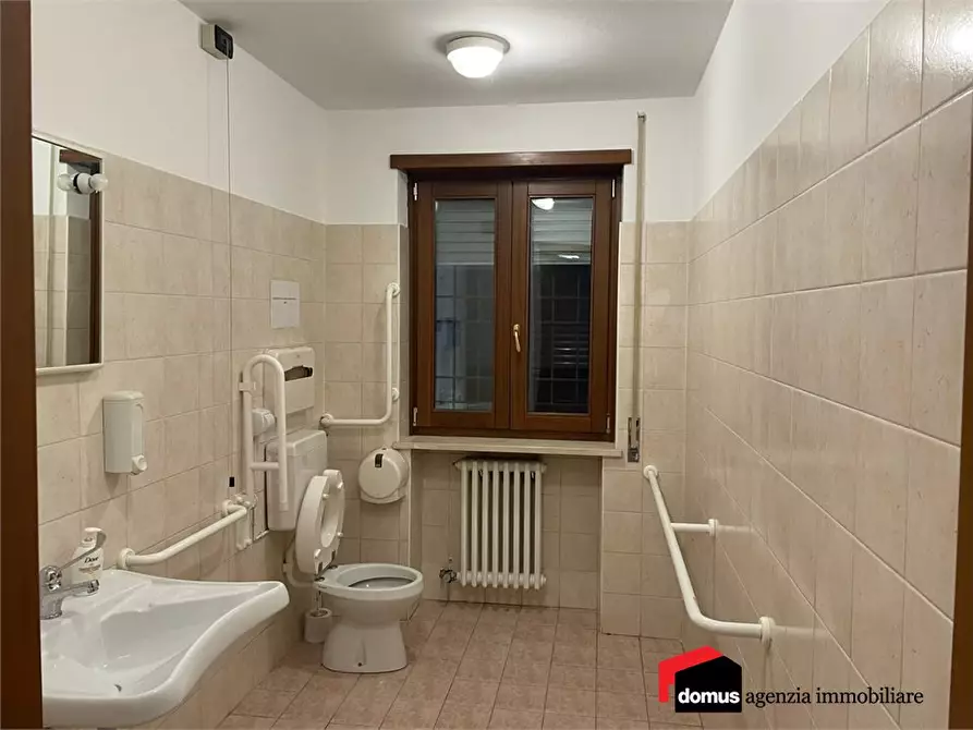 Immagine 7 di Ufficio in affitto  a Thiene