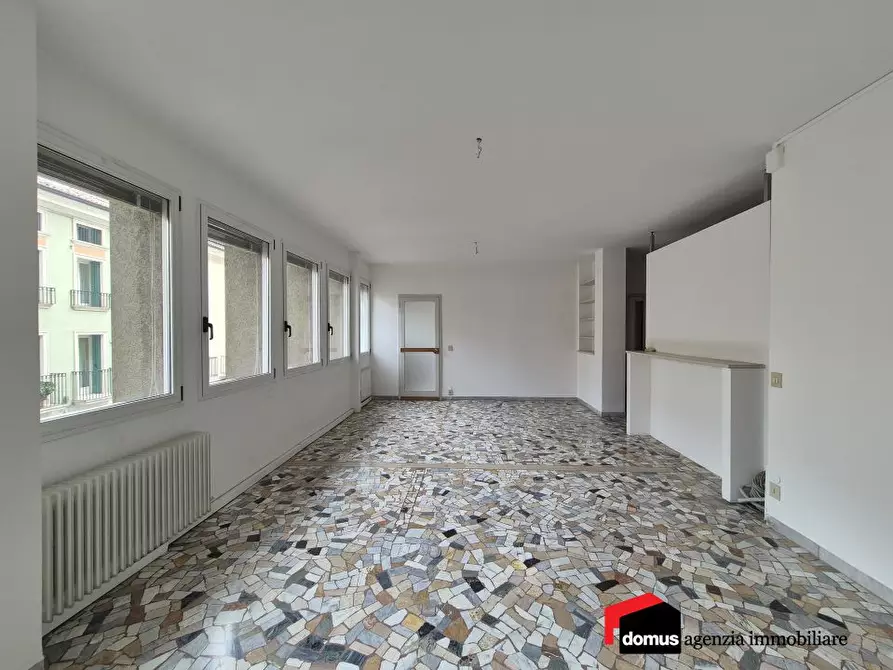 Immagine 2 di Appartamento in vendita  a Thiene