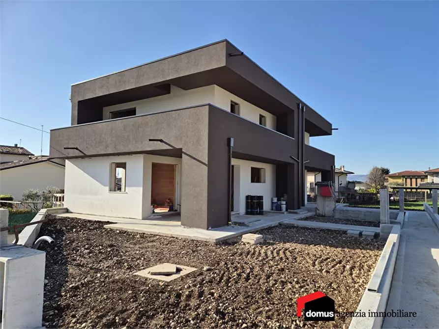Immagine 5 di Casa semindipendente in vendita  a Carrè