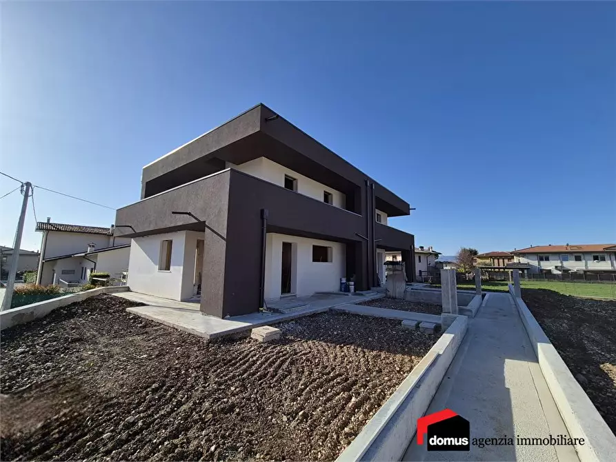 Immagine 3 di Casa semindipendente in vendita  a Carrè