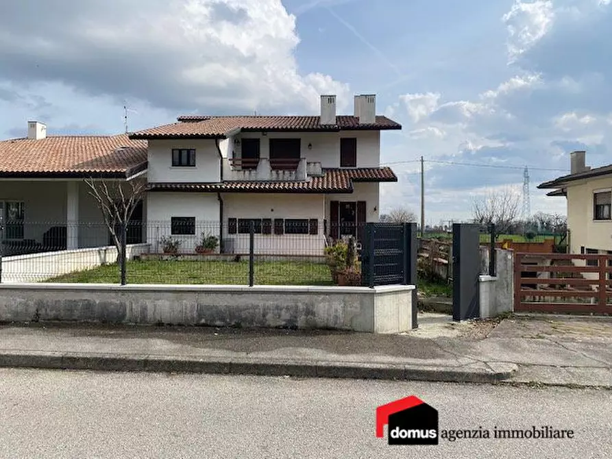 Immagine 3 di Casa semindipendente in vendita  a Carrè