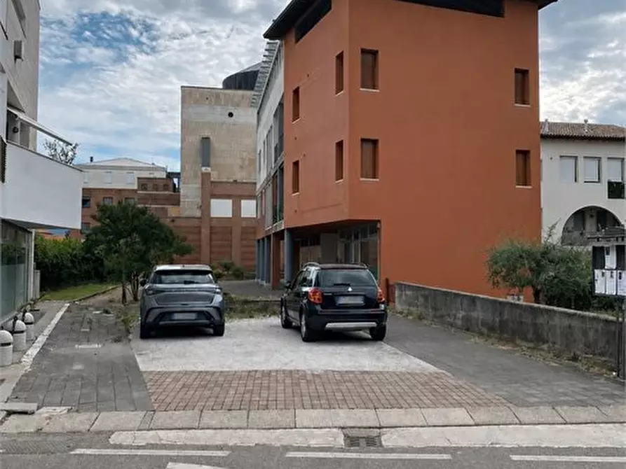 Immagine 3 di Negozio in vendita  a Thiene