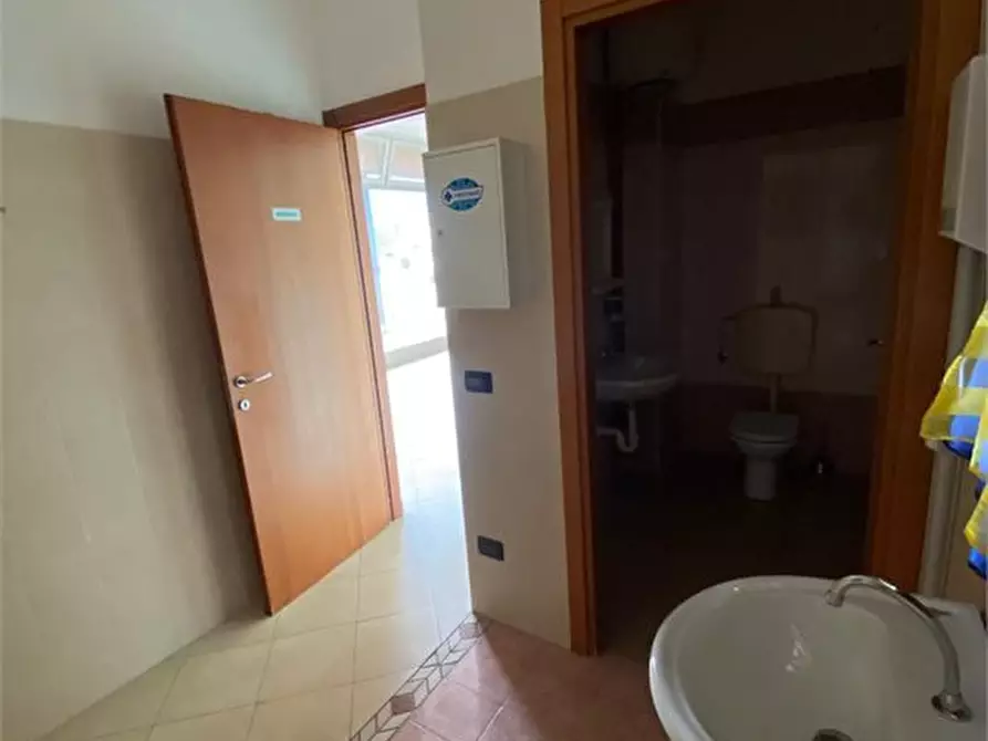 Immagine 9 di Negozio in vendita  a Thiene