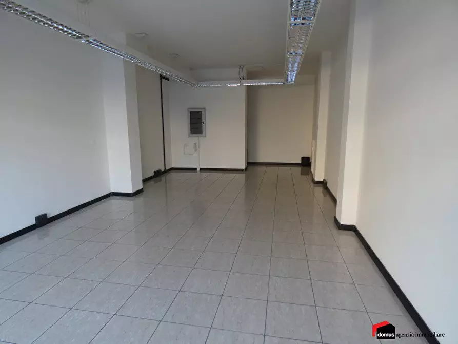 Immagine 2 di Negozio in vendita  a Thiene