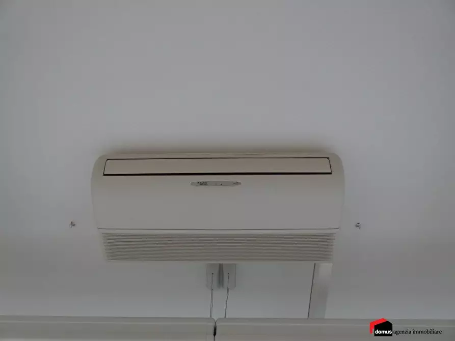 Immagine 4 di Negozio in vendita  a Thiene