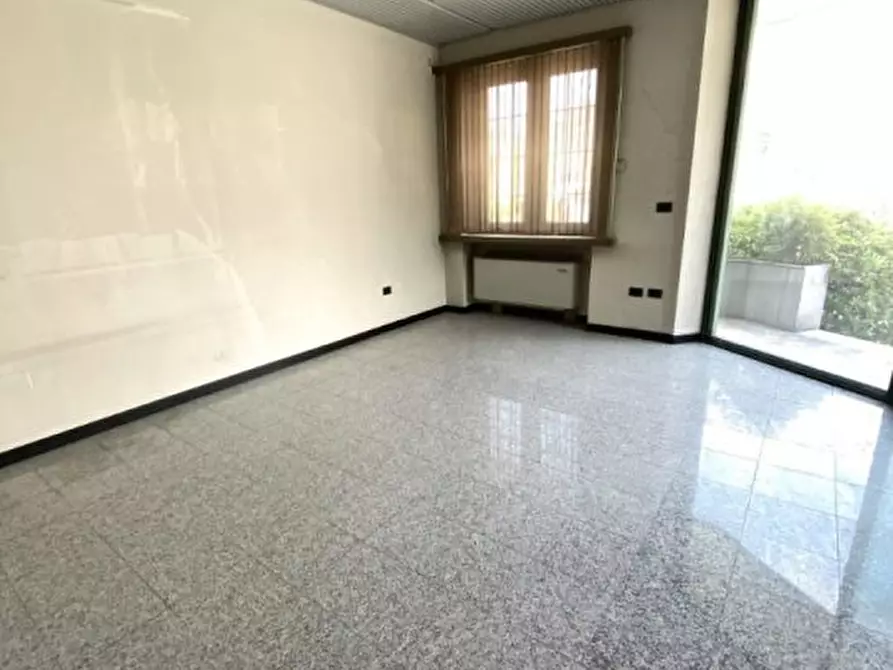 Immagine 2 di Negozio in vendita  a Lugo Di Vicenza