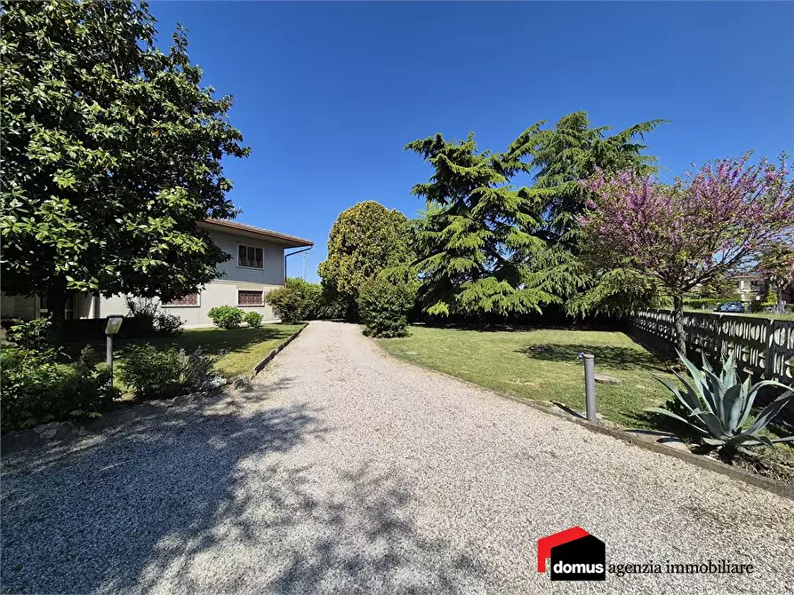 Immagine 1 di Villa in vendita  a Mira