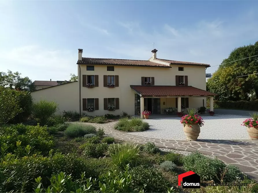 Immagine 2 di Villa in vendita  a Breganze