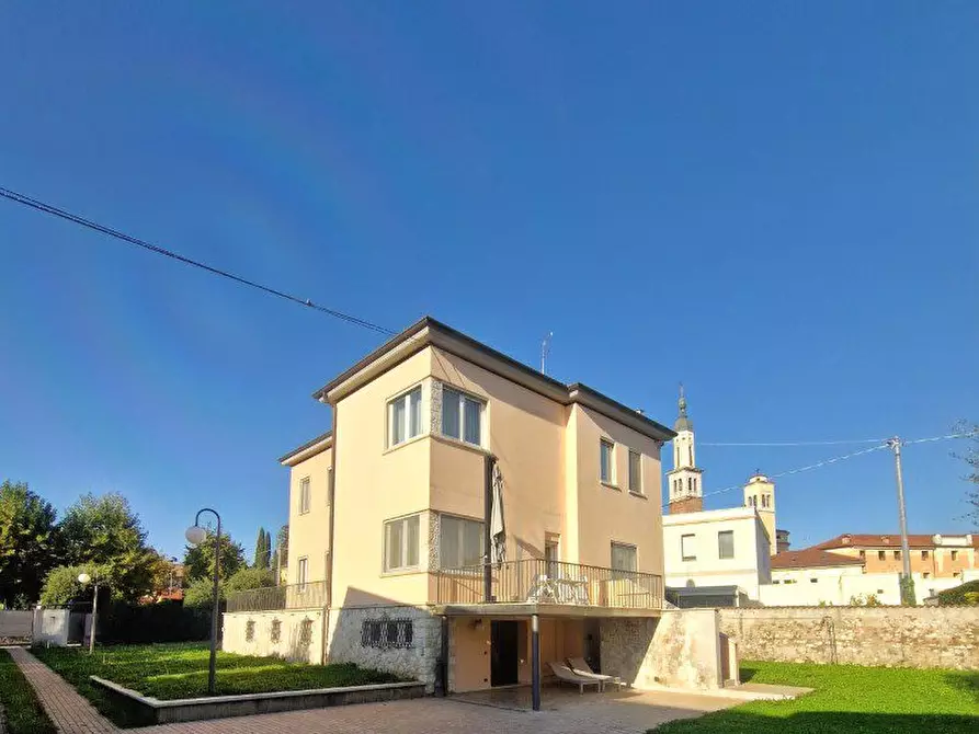 Immagine 5 di Villa in vendita  a Thiene