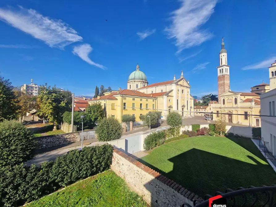 Immagine 8 di Villa in vendita  a Thiene