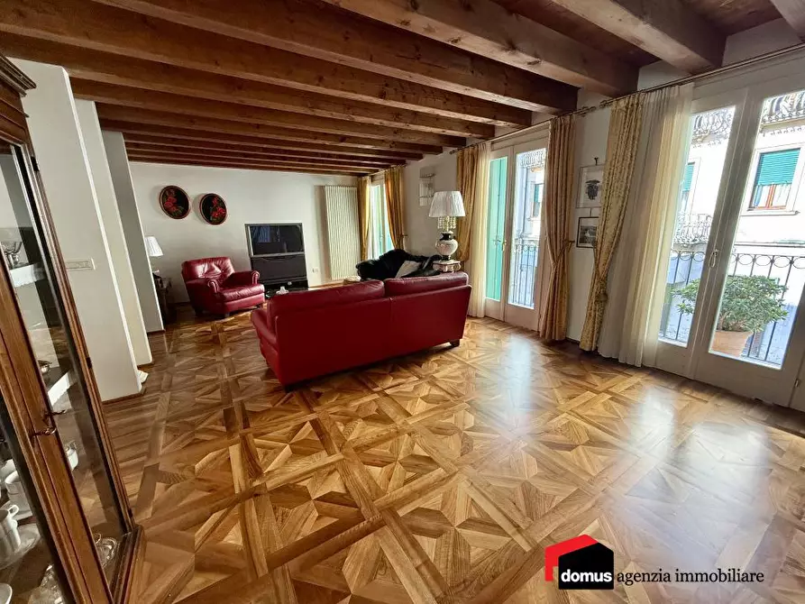 Immagine 5 di Villa in vendita  a Thiene