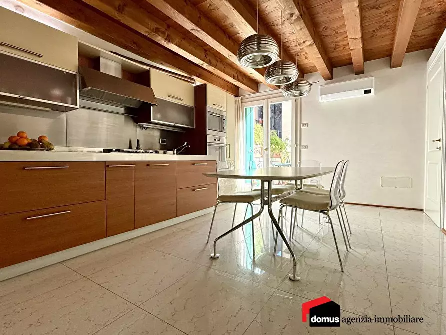 Immagine 9 di Villa in vendita  a Thiene