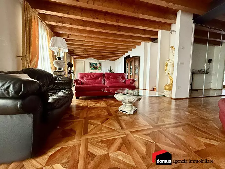 Immagine 1 di Villa in vendita  a Thiene