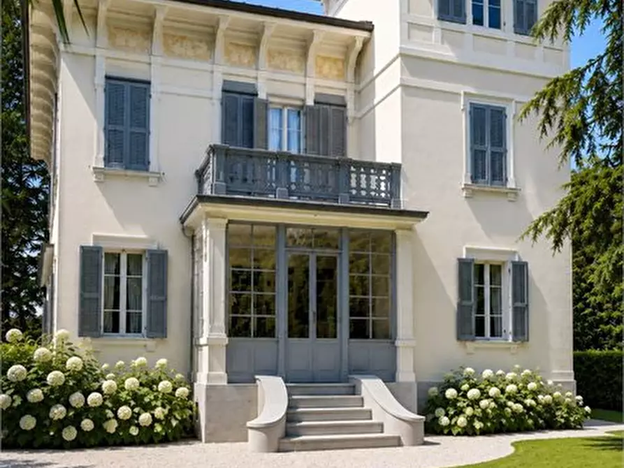 Immagine 2 di Villa in vendita  a Thiene