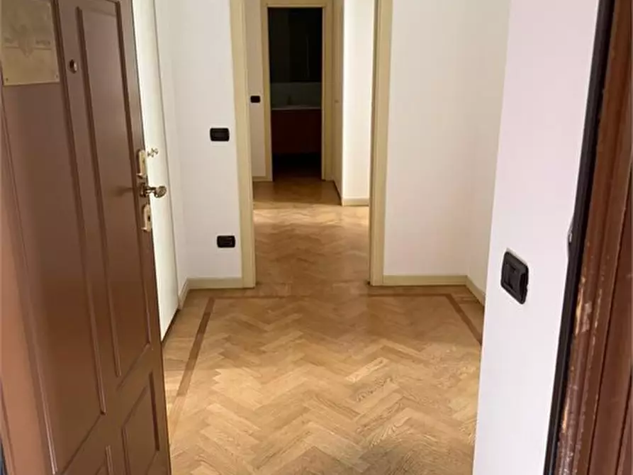 Immagine 3 di Appartamento in vendita  6 a Milano