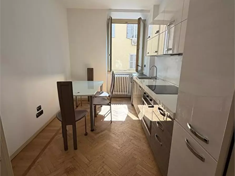 Immagine 8 di Appartamento in vendita  6 a Milano