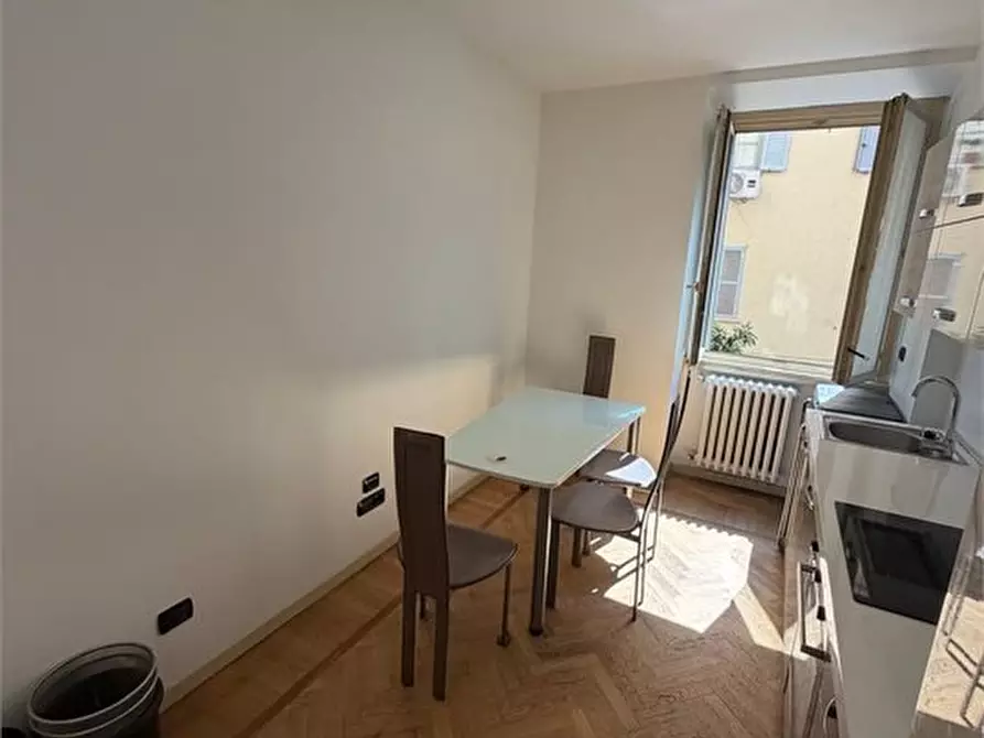 Immagine 9 di Appartamento in vendita  6 a Milano