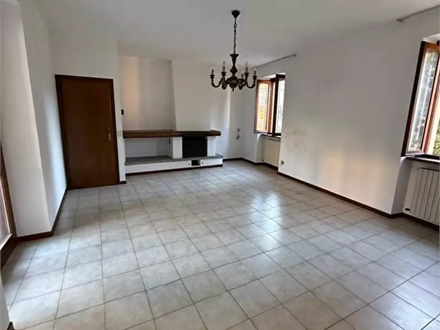 Immagine 1 di Appartamento in vendita  a Eupilio