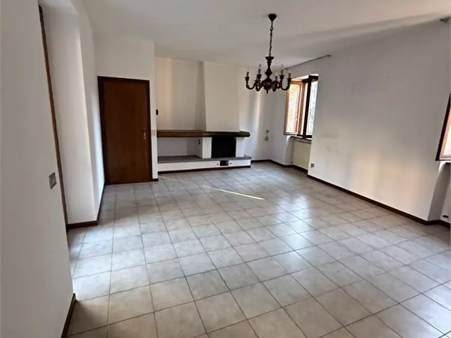 Immagine 5 di Appartamento in vendita  a Eupilio