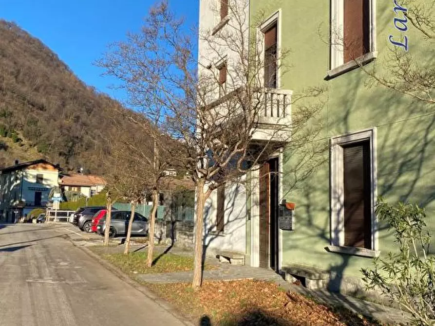 Immagine 9 di Appartamento in vendita  61 a Valbrona