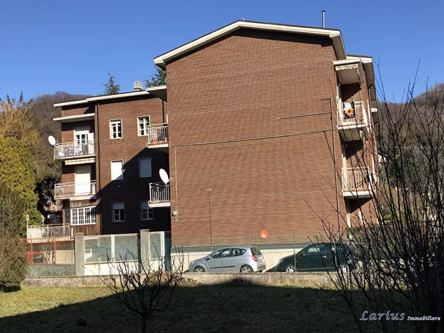 Immagine 7 di Appartamento in vendita  9 a Valbrona