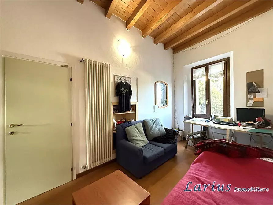 Immagine 10 di Appartamento in vendita  18 a Erba