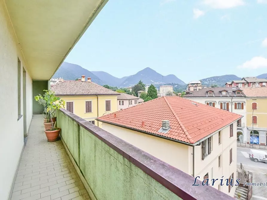 Immagine 7 di Attico in vendita  a Erba