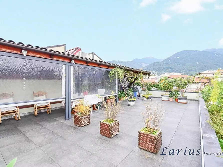 Immagine 3 di Attico in vendita  a Erba