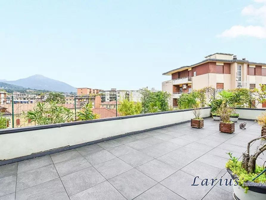 Immagine 4 di Attico in vendita  a Erba