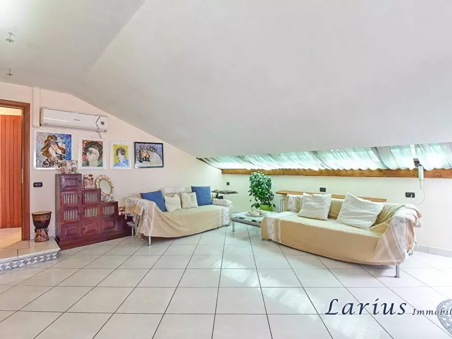 Immagine 9 di Attico in vendita  a Erba