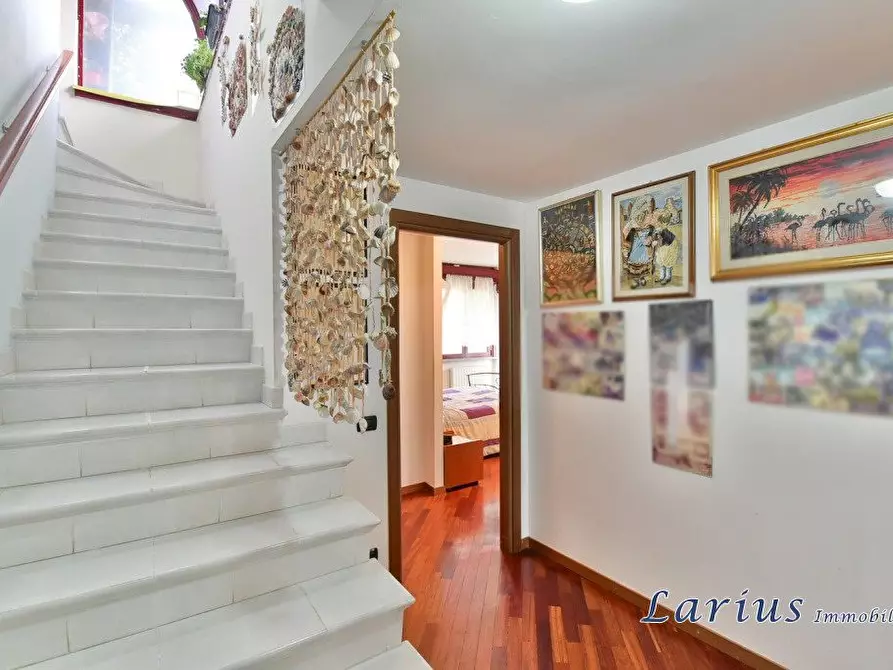 Immagine 10 di Attico in vendita  a Erba