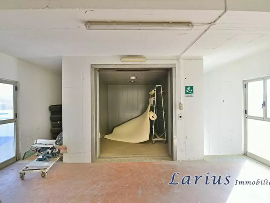 Immagine 8 di Capannone industriale in vendita  a Mariano Comense