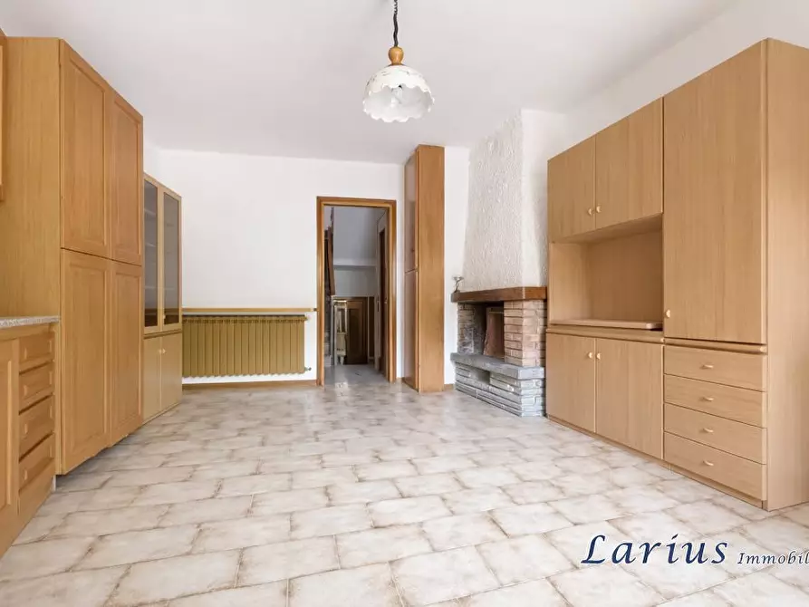 Immagine 1 di Casa indipendente in vendita  9 a Sormano