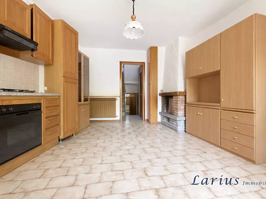 Immagine 2 di Casa indipendente in vendita  9 a Sormano