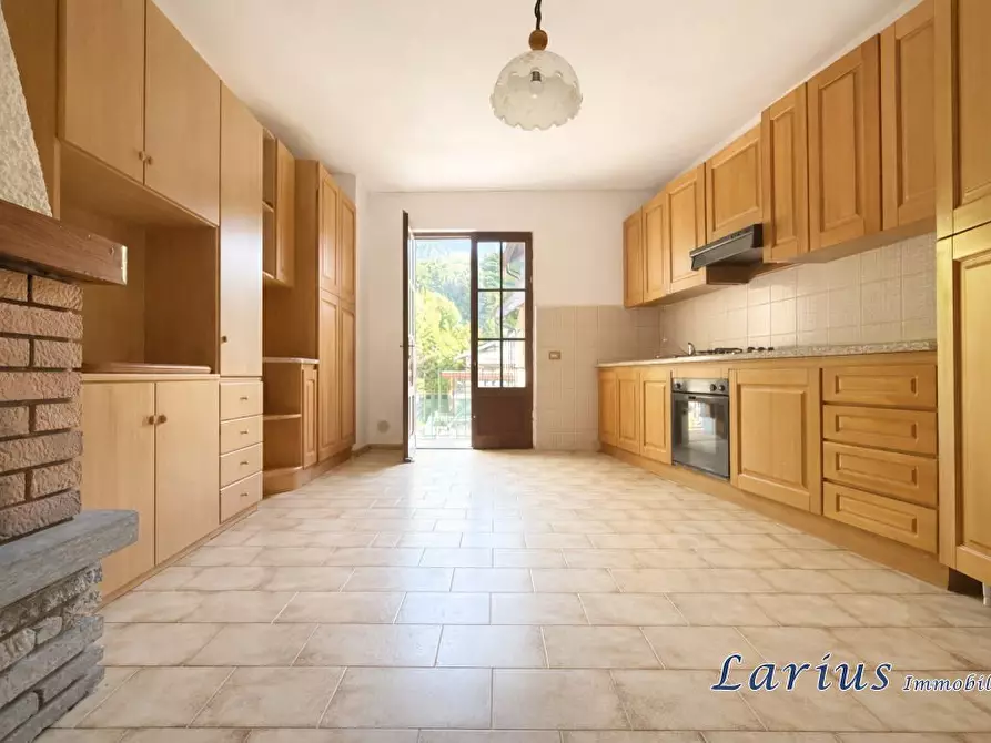 Immagine 3 di Casa indipendente in vendita  9 a Sormano