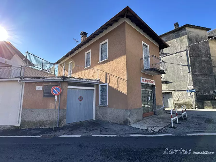 Immagine 1 di Casa indipendente in vendita  a Valbrona