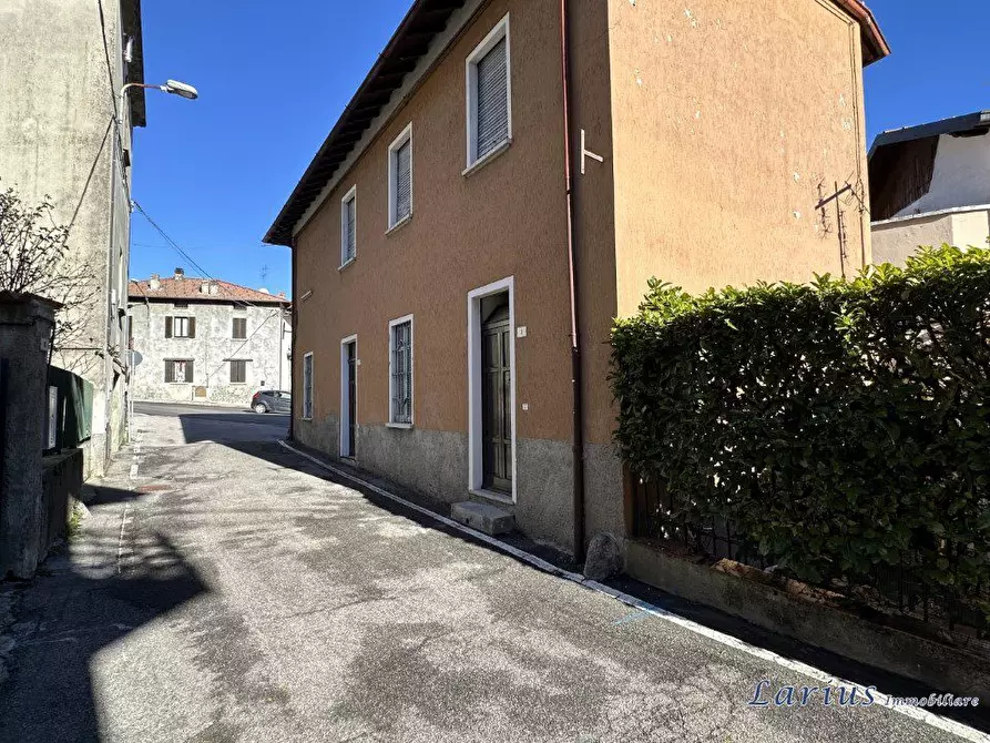 Immagine 9 di Casa indipendente in vendita  a Valbrona