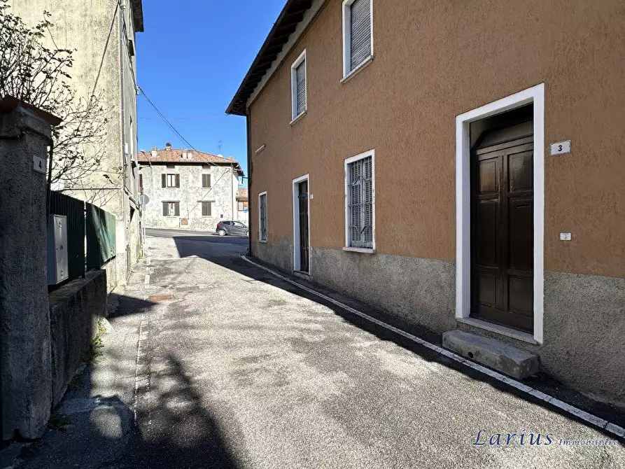 Immagine 10 di Casa indipendente in vendita  a Valbrona